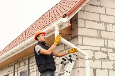 Pose et remplacement de gouttières à Macau
